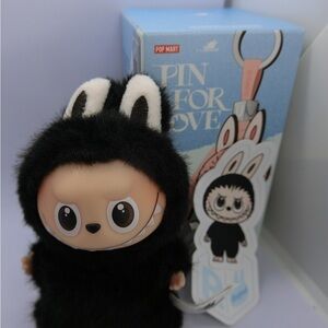 Pin For Love ( R )Pop Mart Black Key & Card Holder